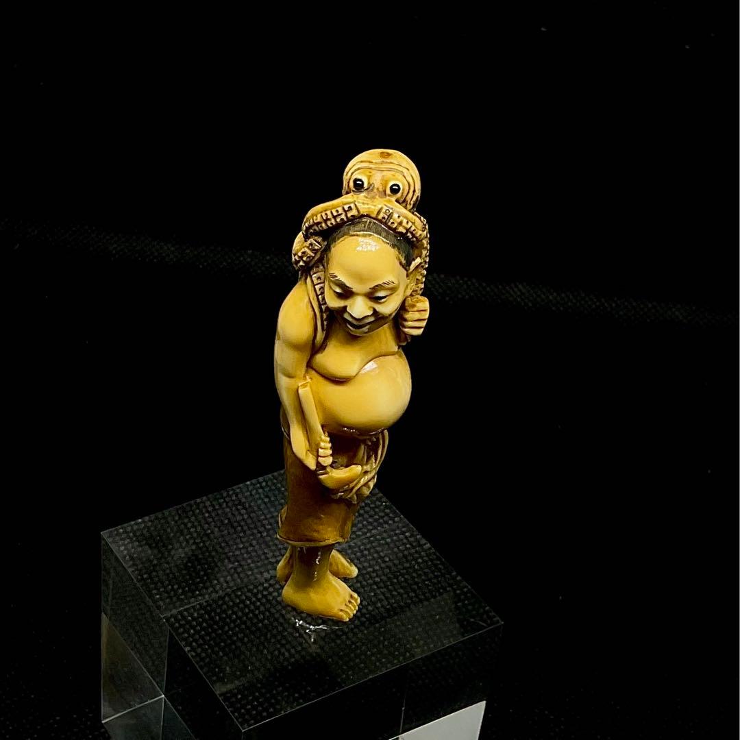 蛸に海女牙彫根付　箱付