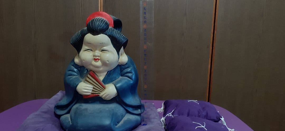 骨董品 お多福陶人形座布団付