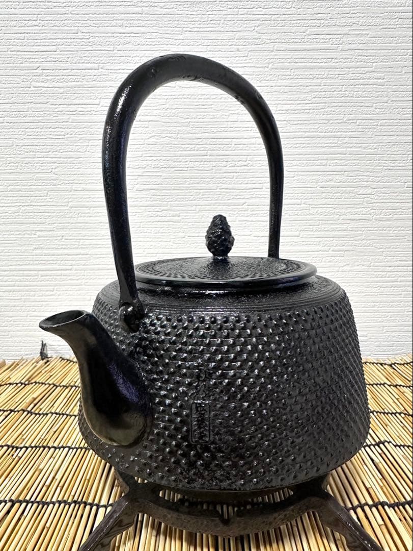 未使用品、供箱等付属品付　南部蓬榮堂造　１５型九重アラレ　南部鉄瓶　南部鉄器