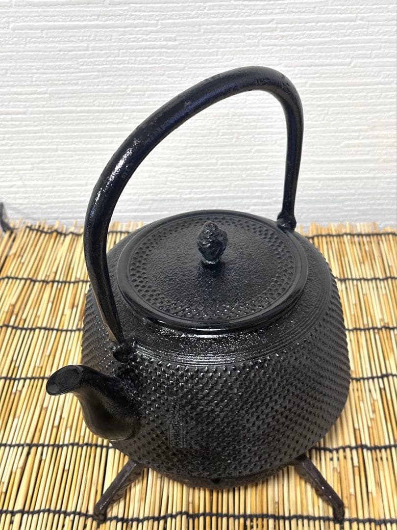 未使用品、供箱等付属品付　南部蓬榮堂造　１５型九重アラレ　南部鉄瓶　南部鉄器