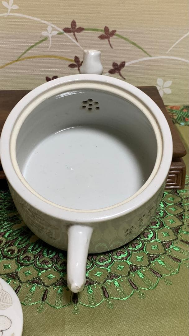 シノワズリ　中国　清朝後期　アンティーク　白磁漢詩彫り　複数落款　急須