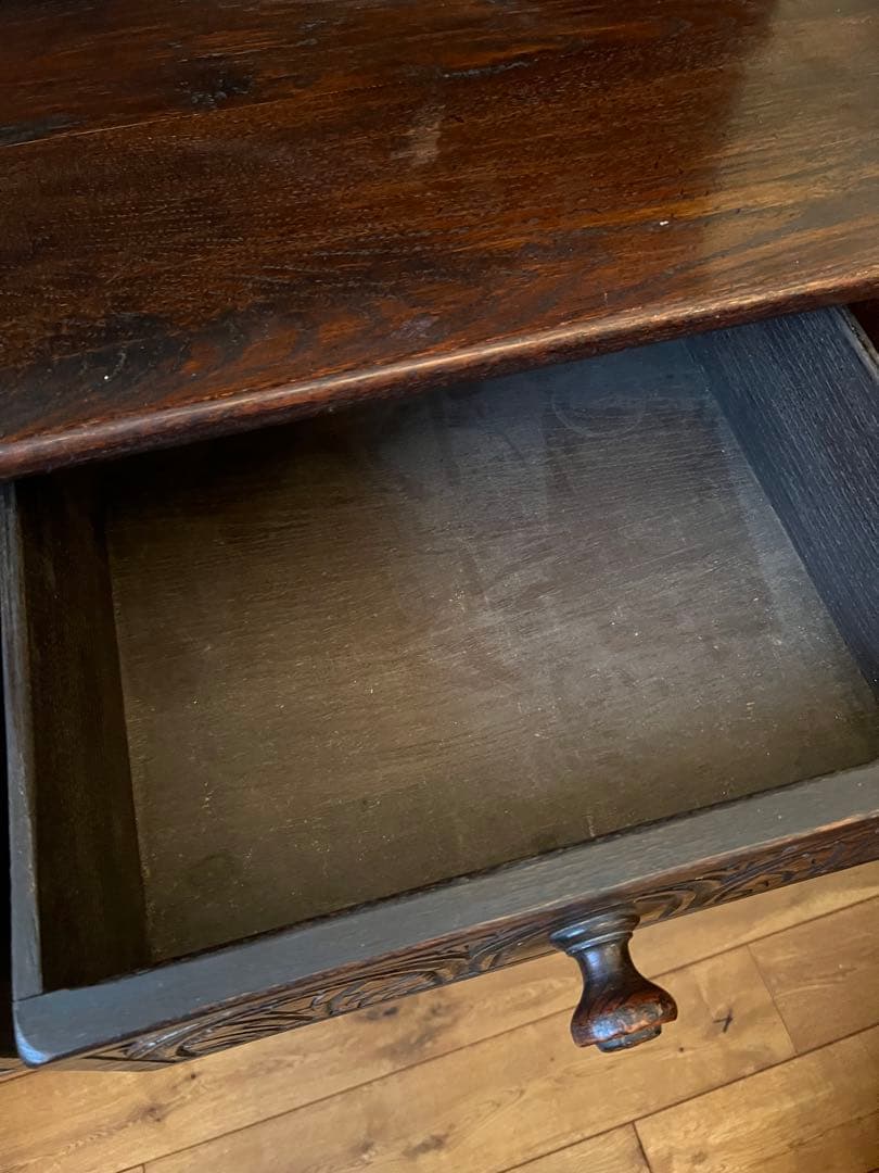 英国アンティーク木製彫刻装飾付きキャビネット