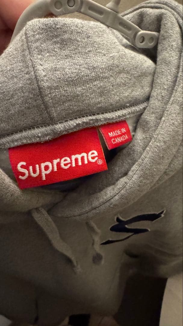 Supreme Sロゴ　ツノ　パーカー