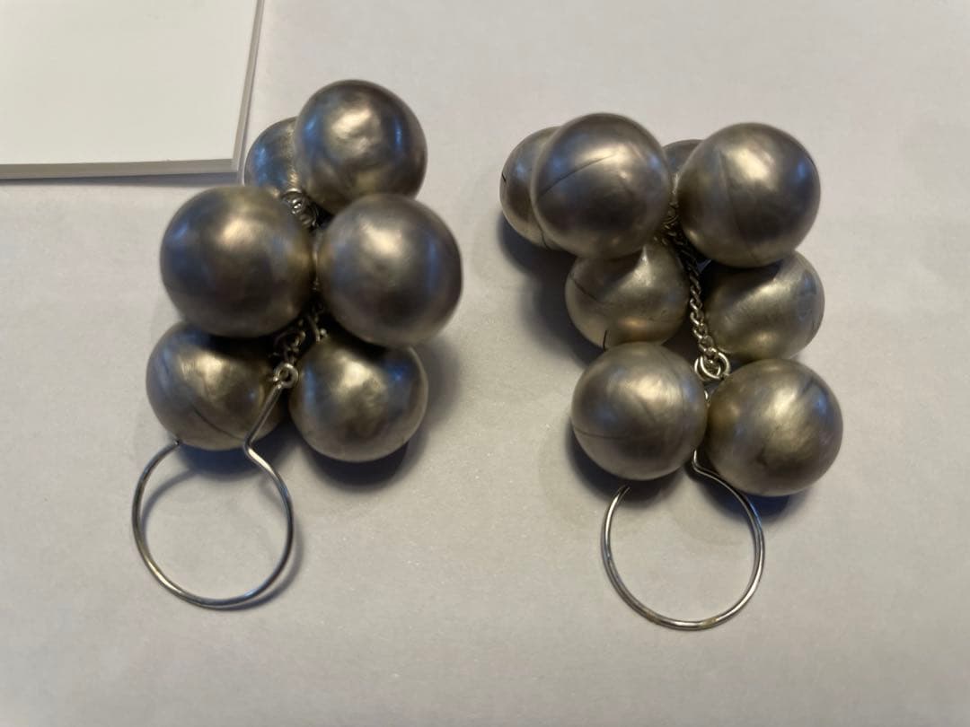 【8uede 】スウェード　シルバー、鈴のピアス　Cosuzu Earcuff