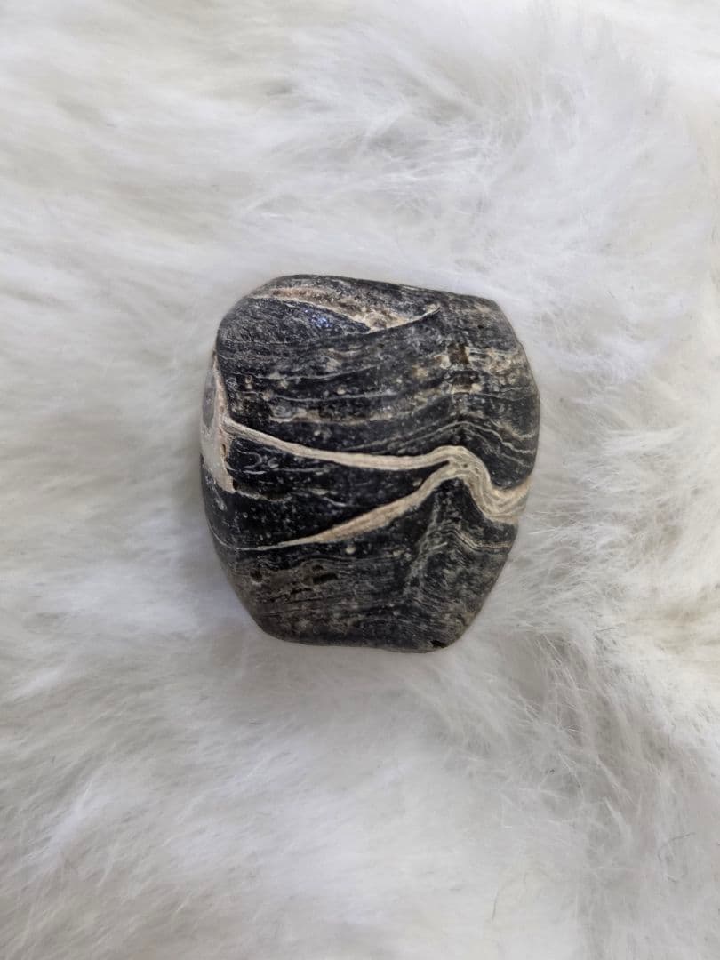 016　蜻蛉玉　古い波状模様の黒白ビーズ！