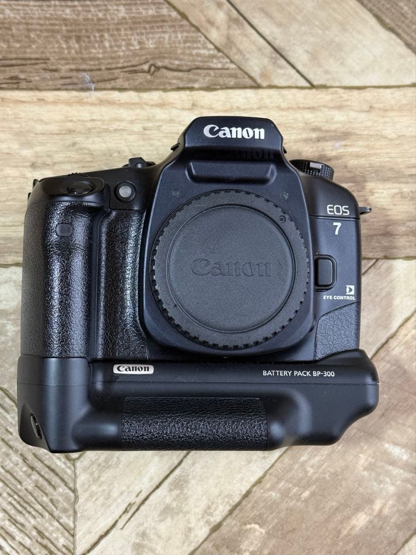 美品 Canon EOS 7 フィルム 一眼レフカメラ BP-300付き