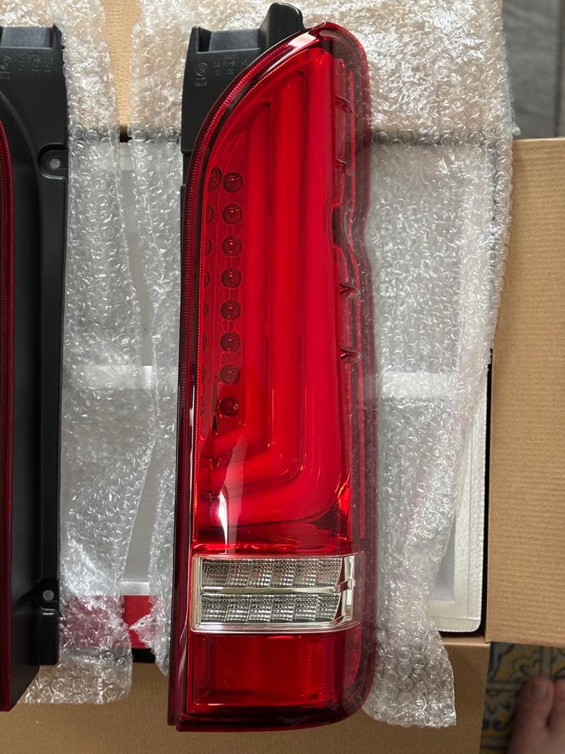 Valenti LEDテールランプ TYPE 3 ハイエース200系