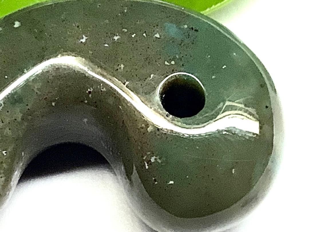 ⭕️幻の勾玉‼️ 佐渡の岩谷五色勾玉　何処にも無い斑点紋様　外部鑑定鑑別書付　極上品