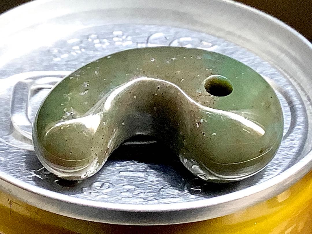 ⭕️幻の勾玉‼️ 佐渡の岩谷五色勾玉　何処にも無い斑点紋様　外部鑑定鑑別書付　極上品