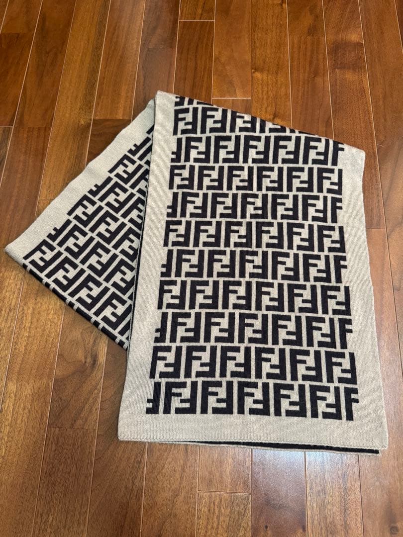 FENDI フェンディ ロゴマフラー