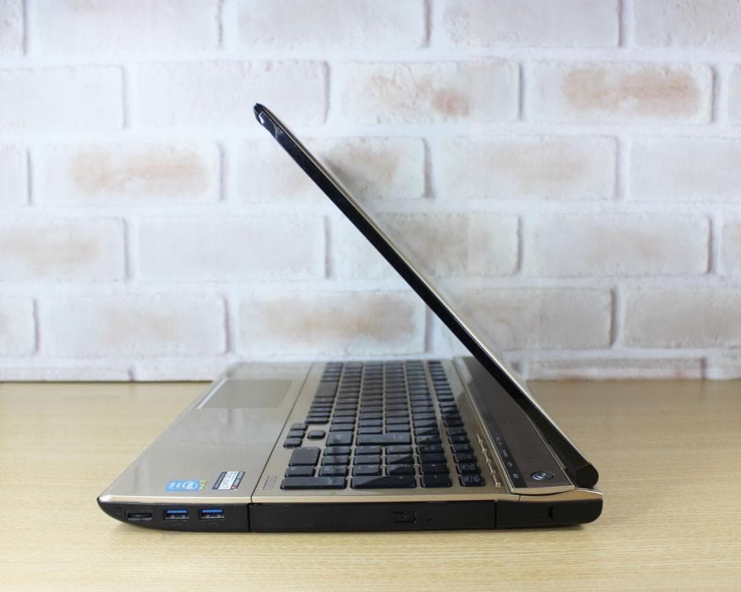 ✨Core i7✨フルHD メモリ16G✨SSD オフィス付き ノートパソコン