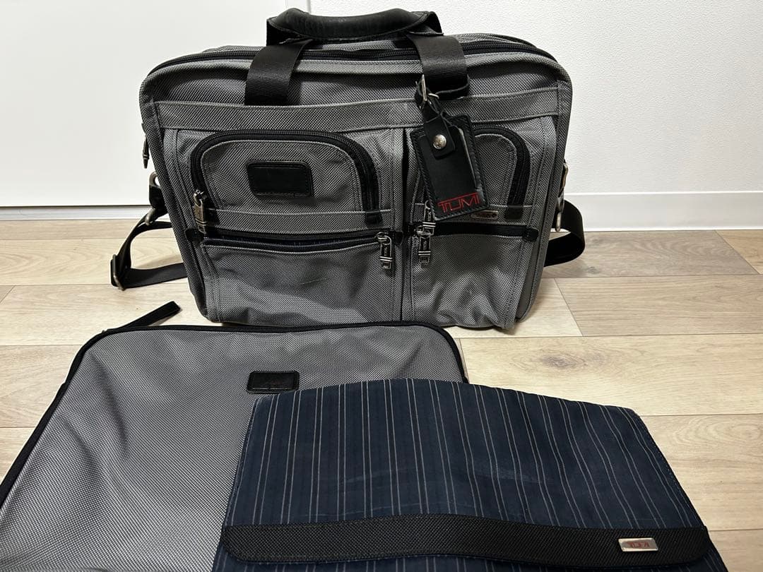 【セール❣️】トゥミ　TUMI　ビジネスバッグ　2way　限定色グレー 2層式