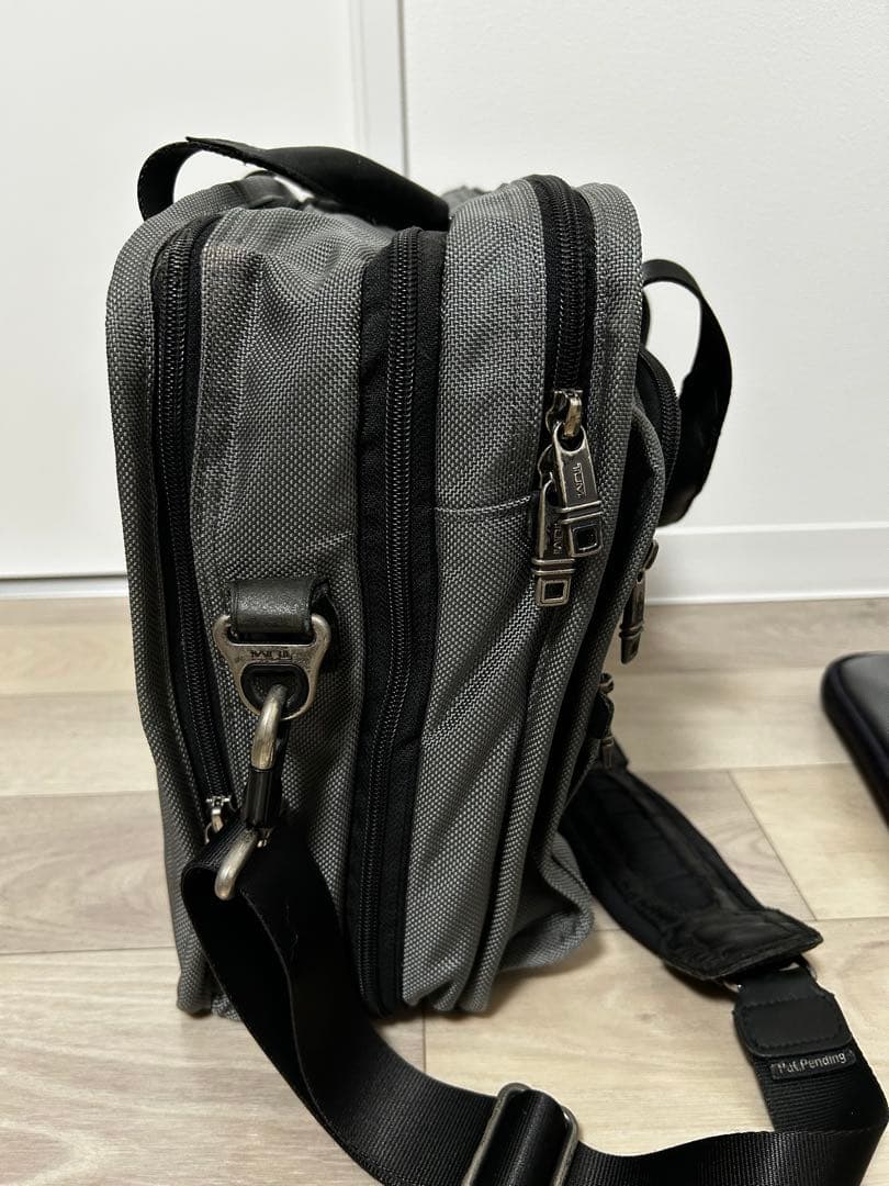 【セール❣️】トゥミ　TUMI　ビジネスバッグ　2way　限定色グレー 2層式
