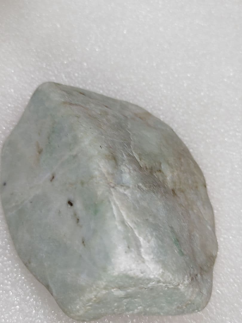 糸魚川産 翡翠原石 糸魚川らしい優しい雰囲気の翡翠原石 A貨です。416g