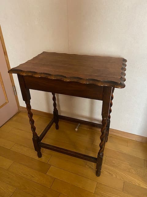 イギリス　アンティーク　ツイストレッグテーブル　オケージョナルテーブル