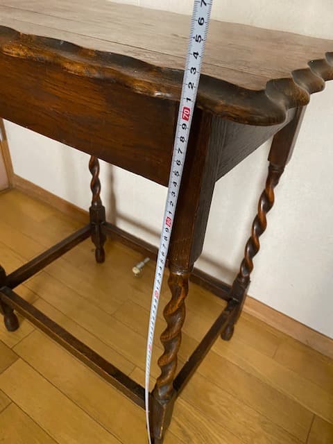 イギリス　アンティーク　ツイストレッグテーブル　オケージョナルテーブル