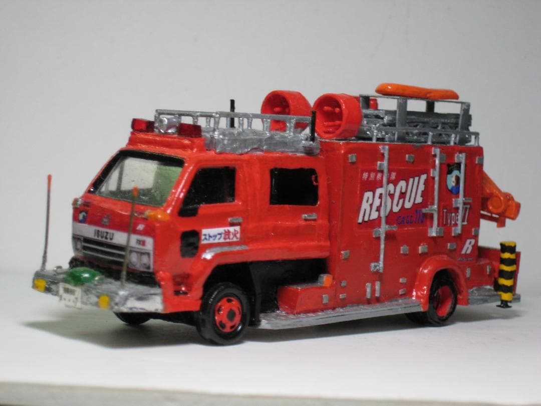 トミカ改造　自作品 2代目いすゞフォワードⅡ型救助工作車