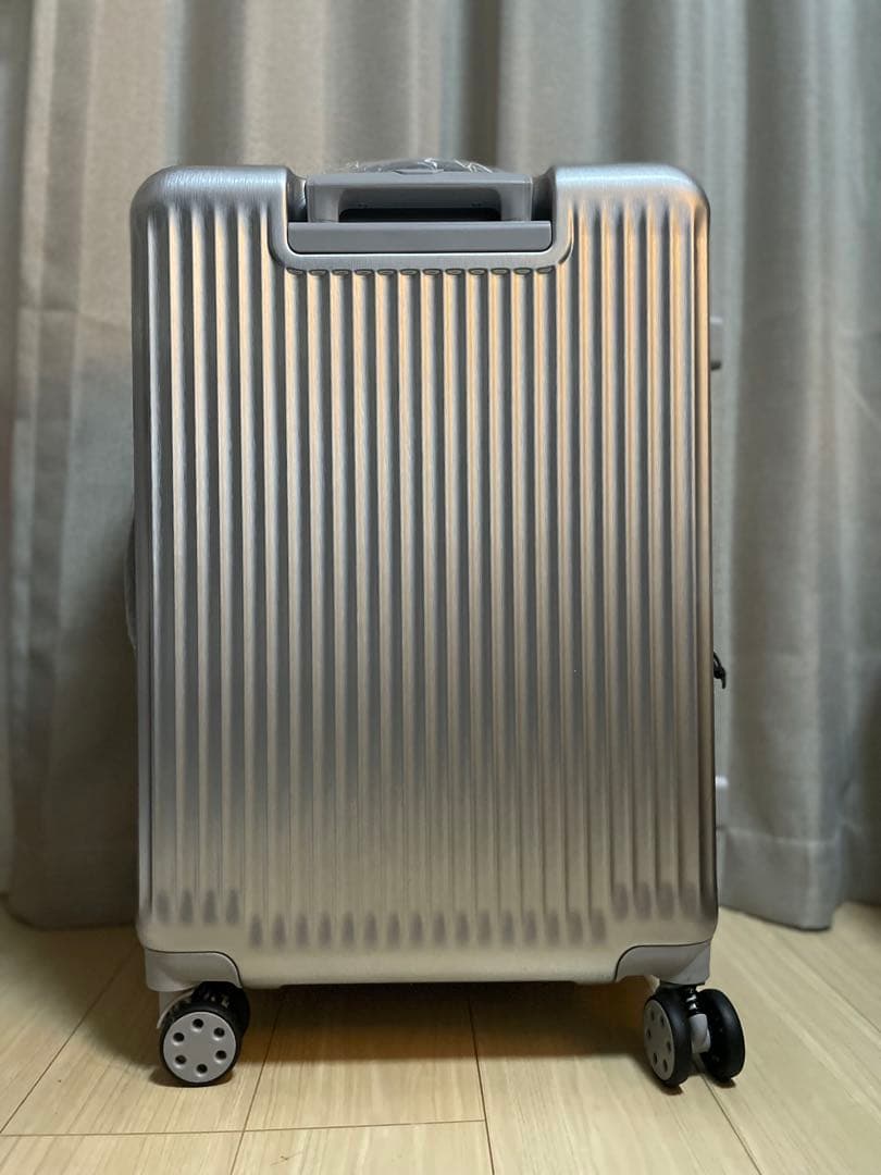 NEW ERAキャリーケース 60-66Lシルバー