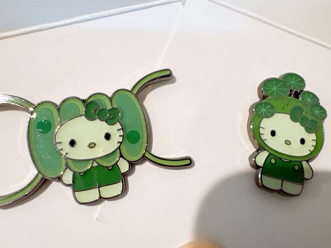 日本館限定　ピンバッジ　万博　カサノリ　トゲイカダモ　ケース付き　藻キティ　藻類