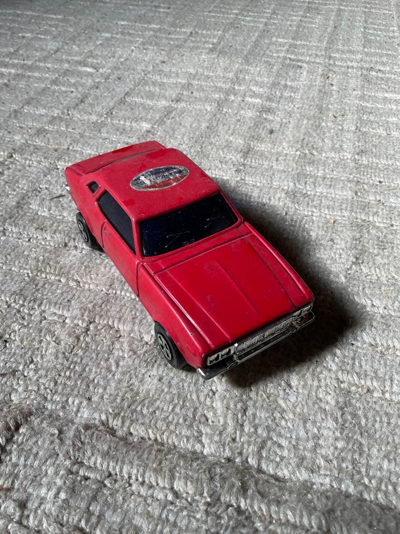 日産ブルーバードのブリキカー／丈夫で安全　イチコーのおもちゃ。【美品　箱無し】。