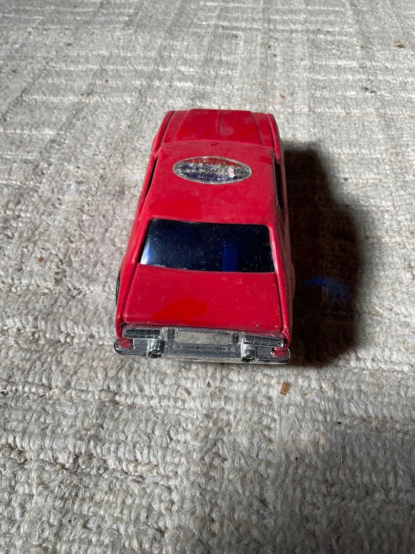 日産ブルーバードのブリキカー／丈夫で安全　イチコーのおもちゃ。【美品　箱無し】。