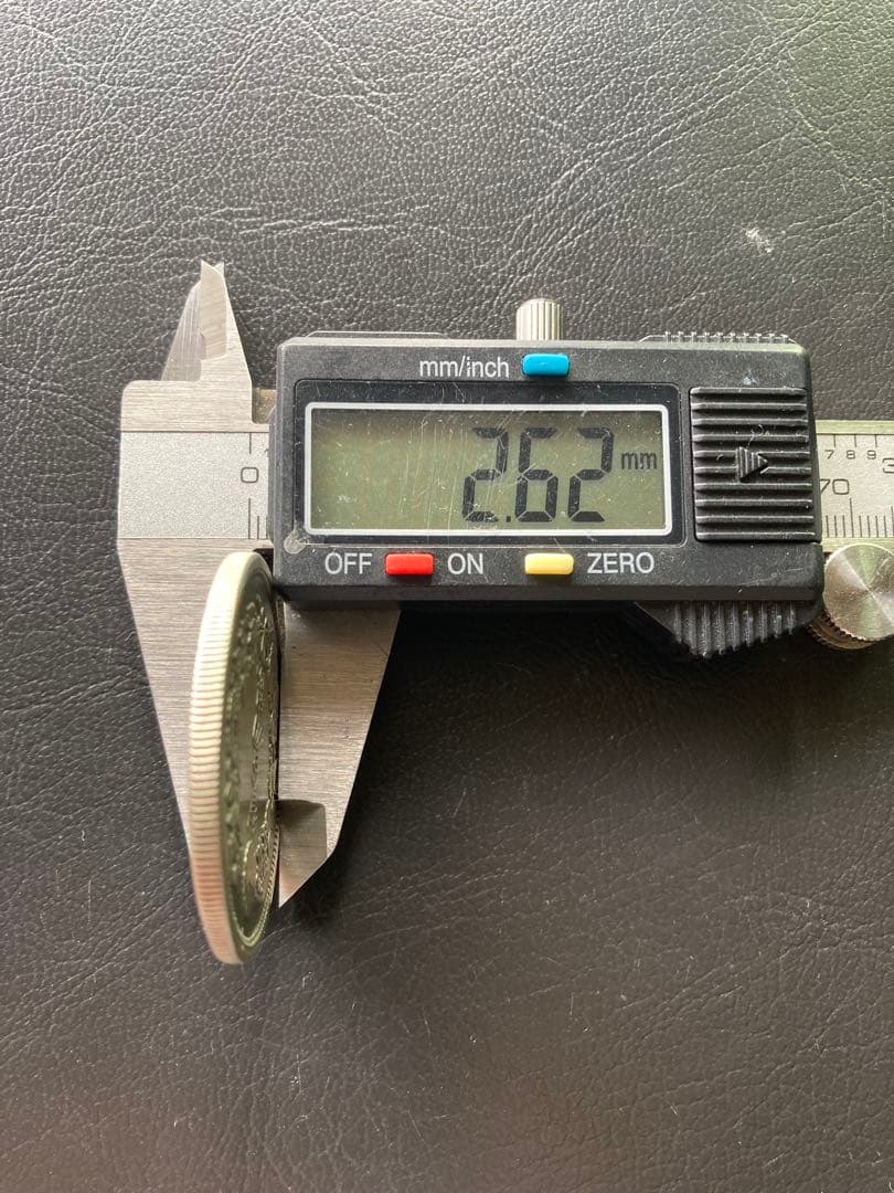 貿易銀　明治八年　一圓銀貨　　　　菊紋・竜　長支脈