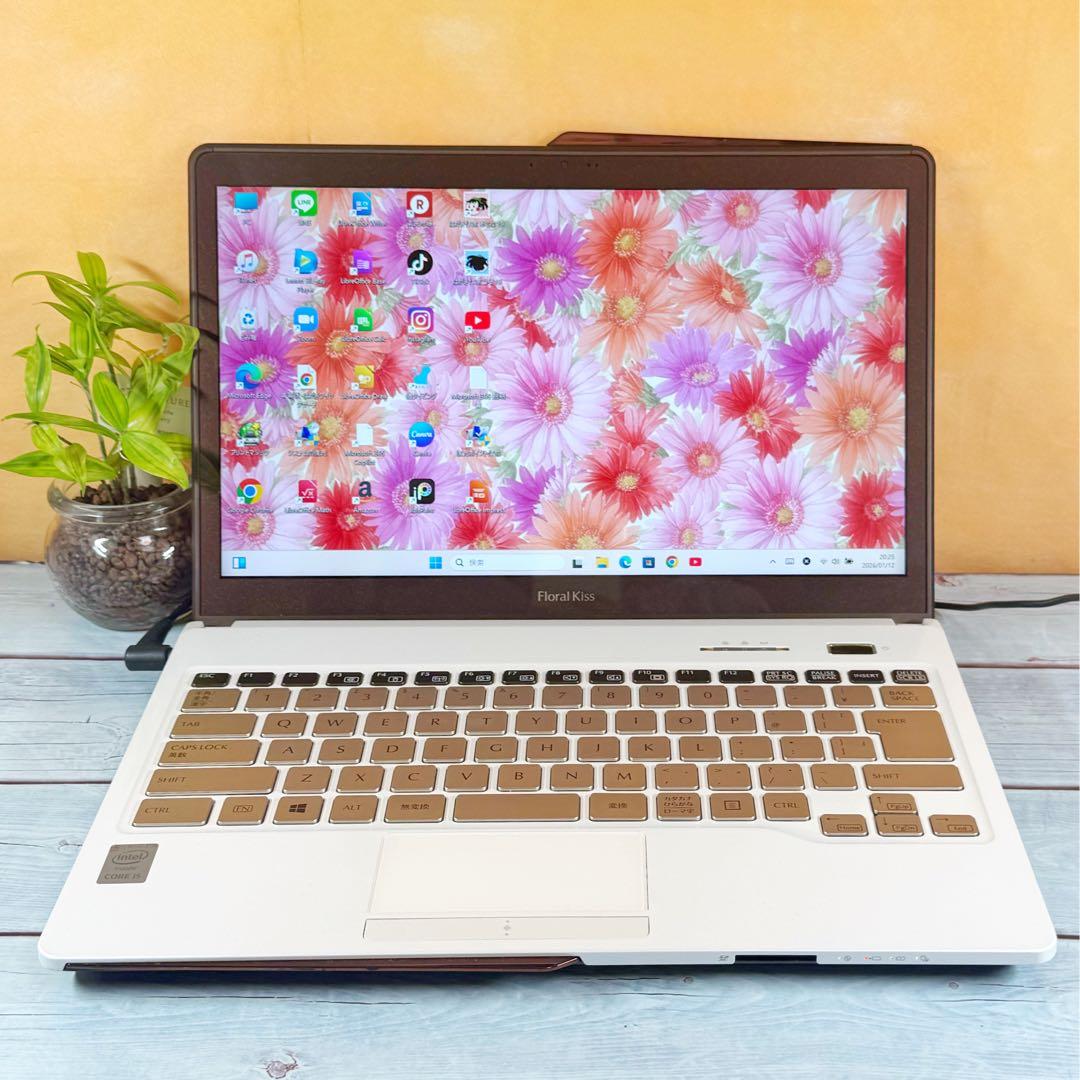 Floral Kiss❤️薄型コンパクトノートPC❤️Corei5❤️メモリ8GB