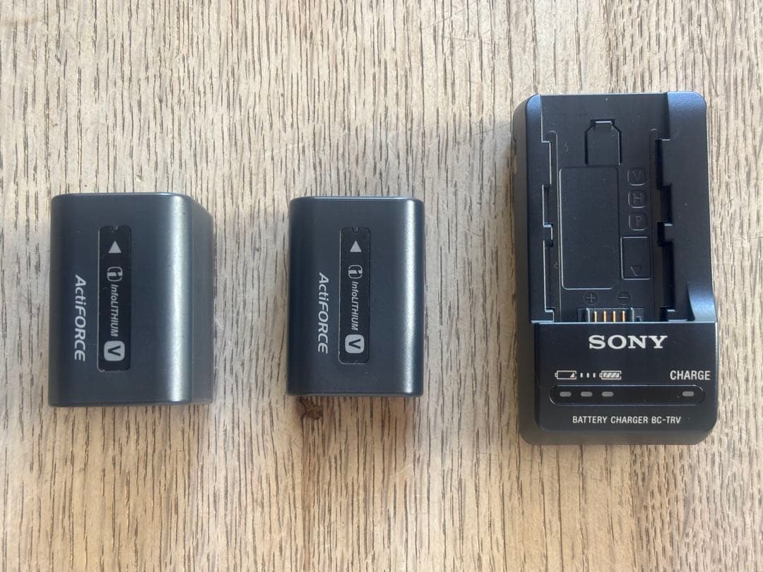 SONY HDR-CX430V ハンディカム本体、32GBメモリ&三脚付き