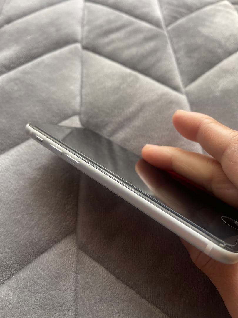 【バッテリー78%】Apple iPhone SE (第2世代) ホワイト