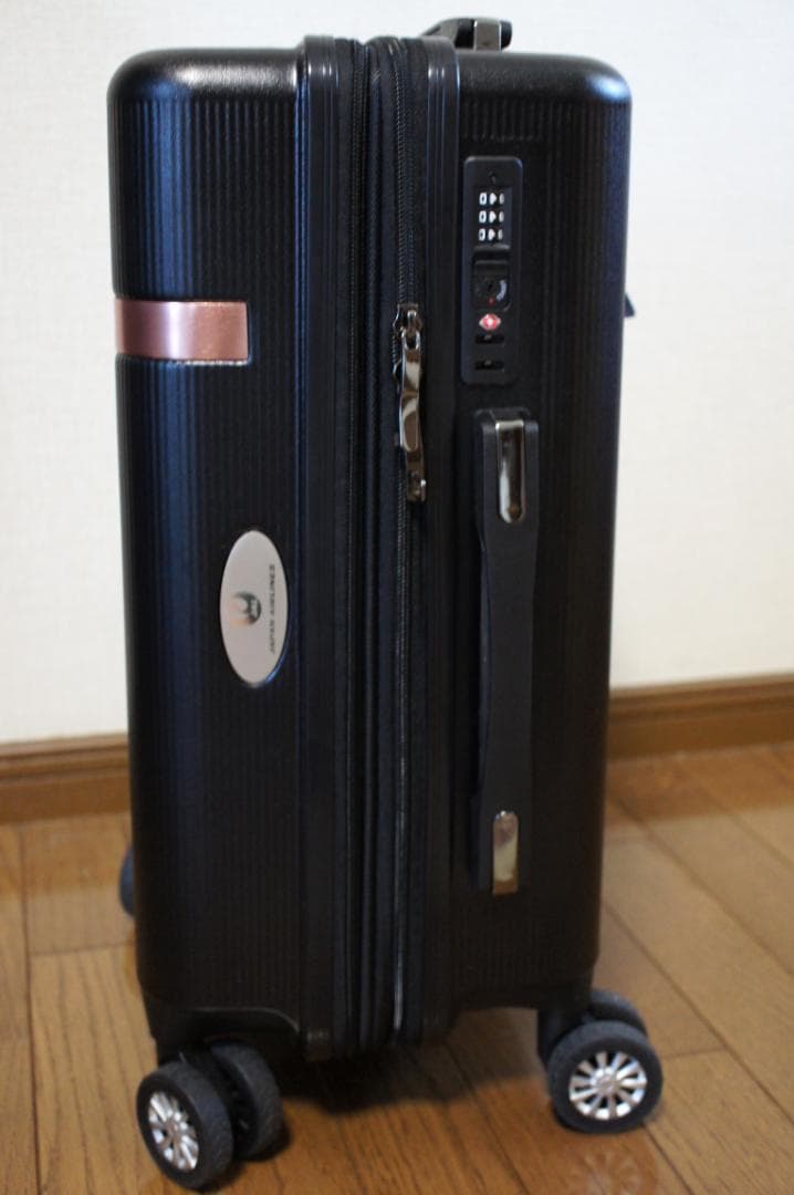 新品　JAL キャリー　ブラック　37Ｌ　機内持込 　日本航空 拡張 おまけ付