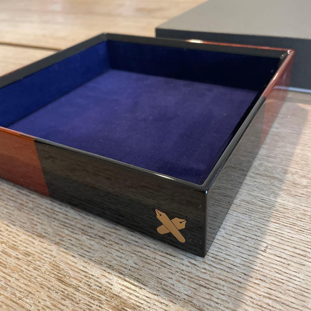 慶応義塾×山田平安堂　漆器 白檀 忘れな盆 藍色ベルベット 正方形