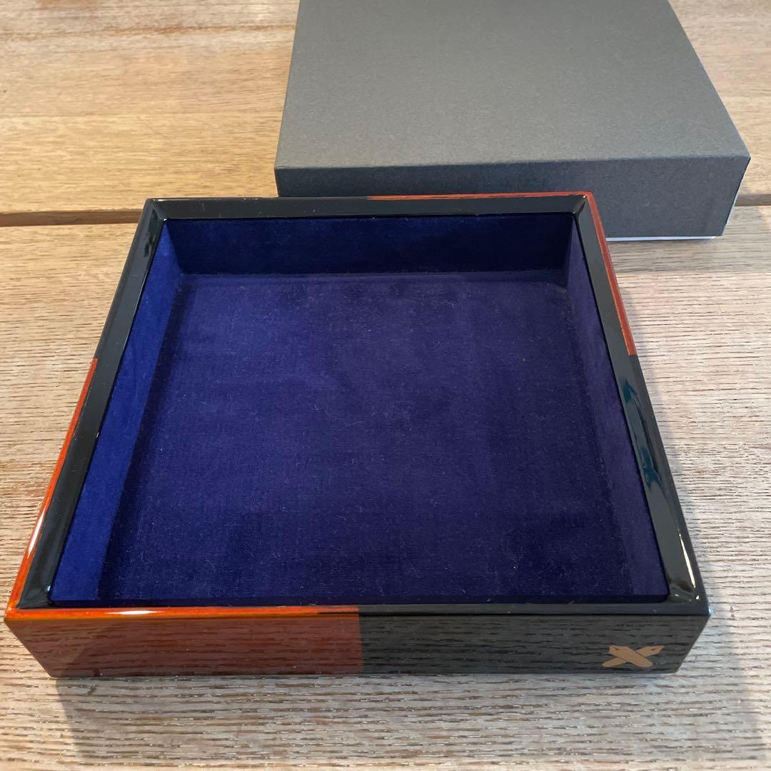 慶応義塾×山田平安堂　漆器 白檀 忘れな盆 藍色ベルベット 正方形