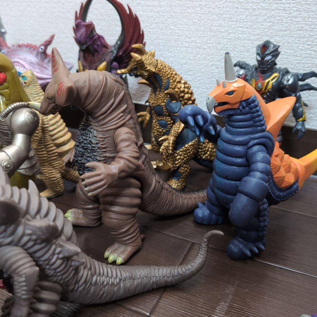 【フィギュア大量】ウルトラマン24体 ウルトラ怪獣20体 ソフビまとめ売り
