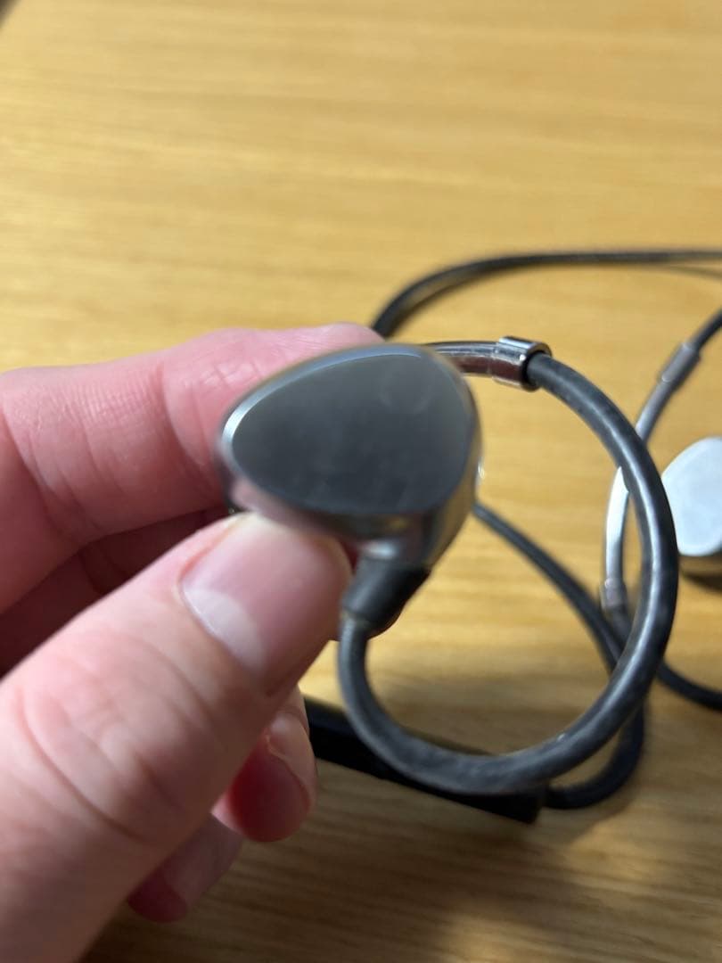 【美品】EOZ ONE ワイヤレスイヤホン シルバー