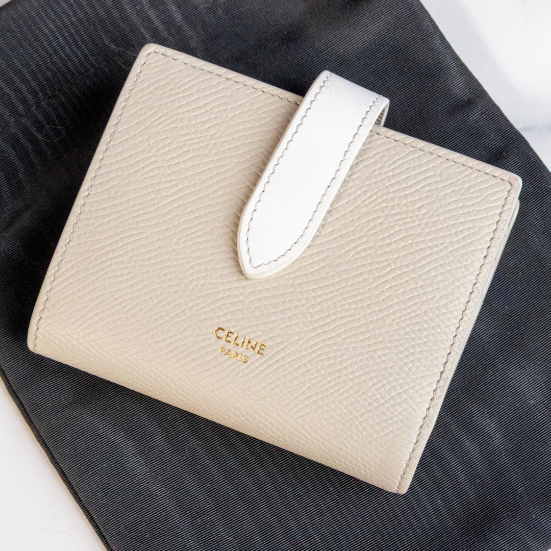 ちいかわ  CELINE スモール ストラップウォレット