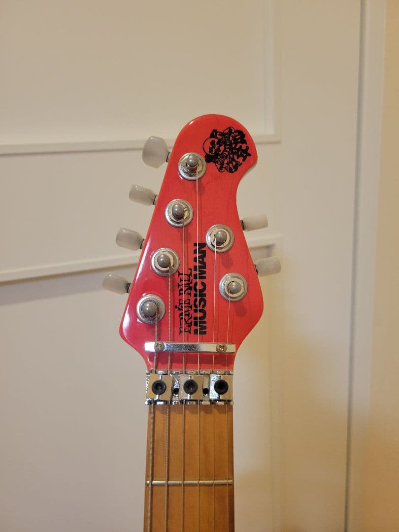 Sterling by MUSICMAN　AX40 ピンク塗装　ミュージックマン