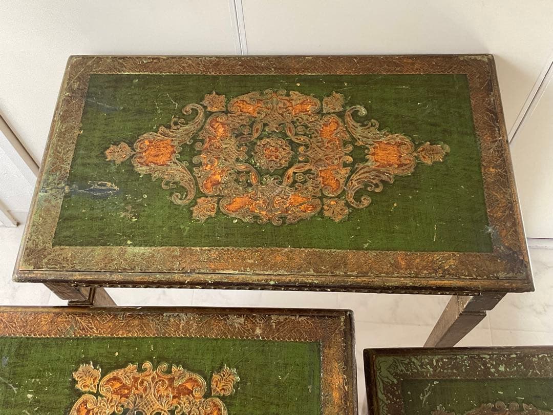 イタリア ヴィンテージ　ネストテーブル　ハンドペイント　型押し　アンティーク家具