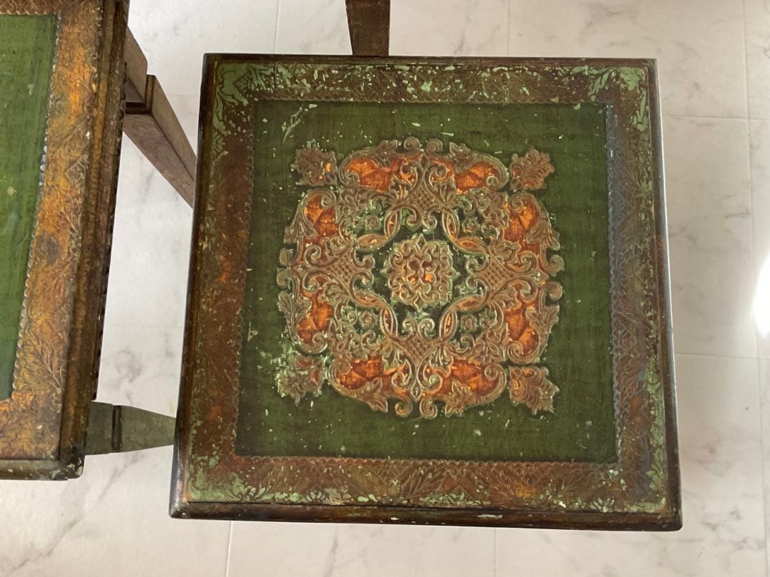 イタリア ヴィンテージ　ネストテーブル　ハンドペイント　型押し　アンティーク家具