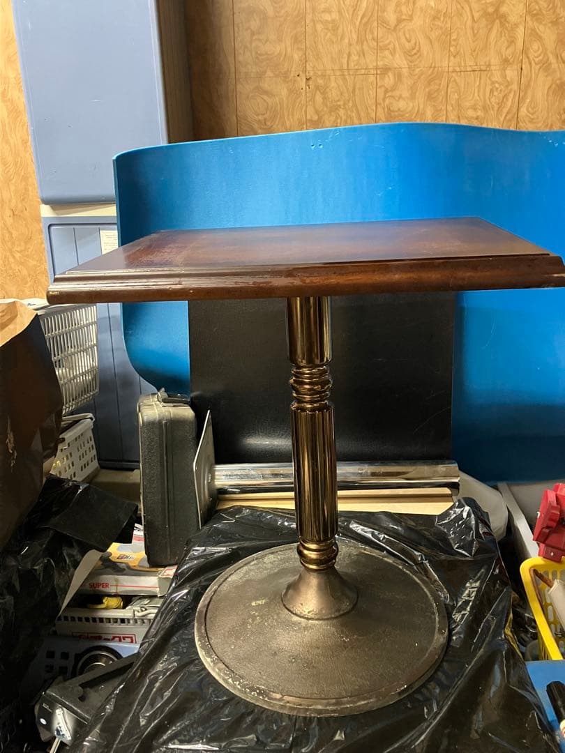 黒の長方形テーブル