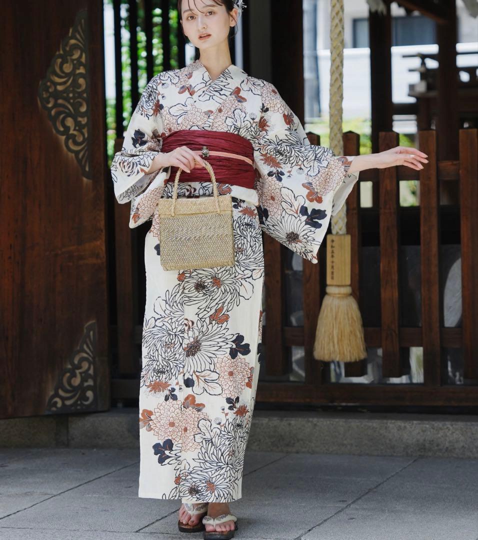 ブラウンの菊づくし utatane フリーサイズ 浴衣 兵児帯 下駄 3点セット