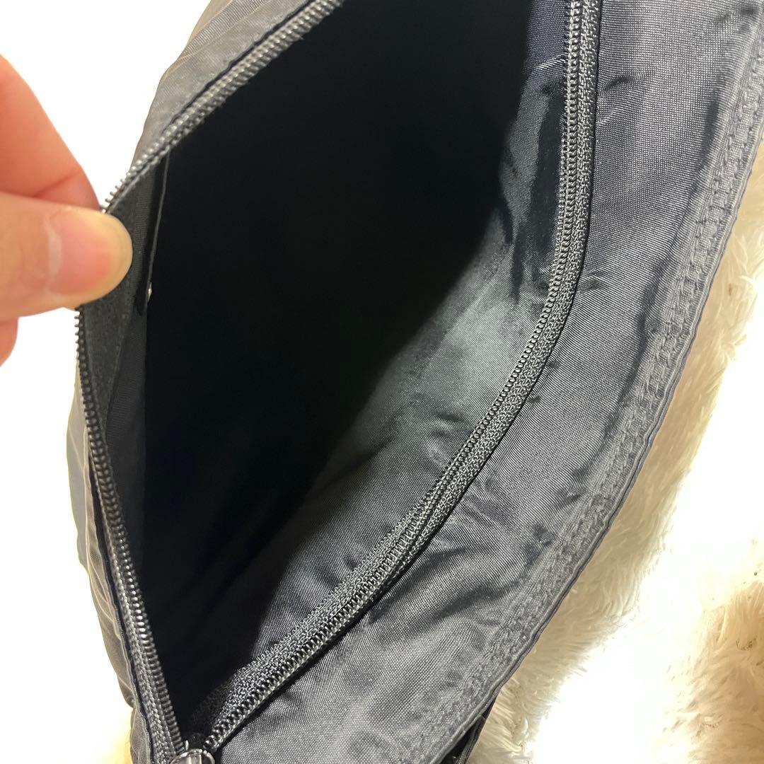 美品　PRADA プラダ　ナイロン　ショルダーバッグ　三角プレート　ブラック　黒