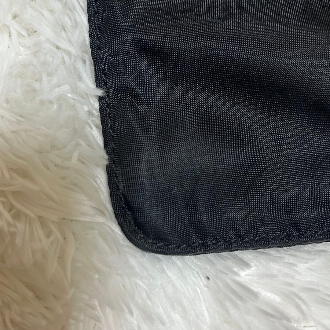 美品　PRADA プラダ　ナイロン　ショルダーバッグ　三角プレート　ブラック　黒