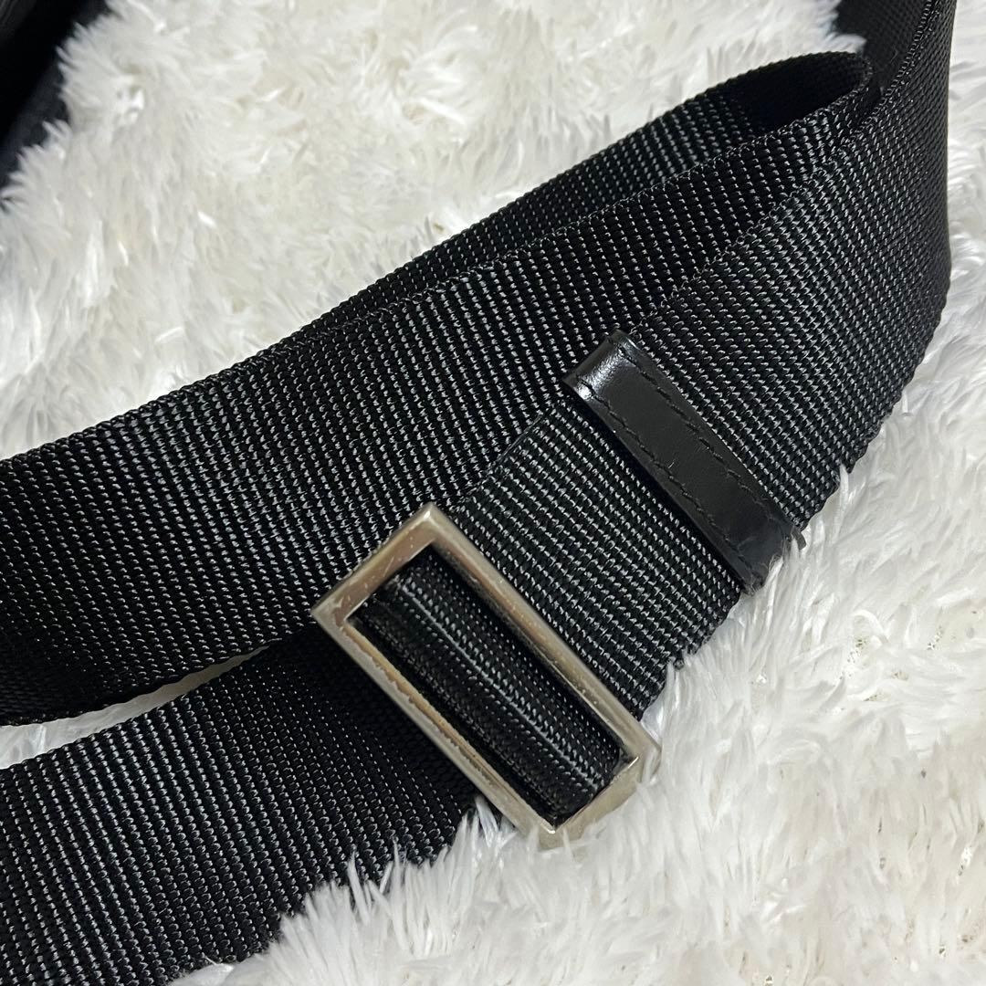美品　PRADA プラダ　ナイロン　ショルダーバッグ　三角プレート　ブラック　黒