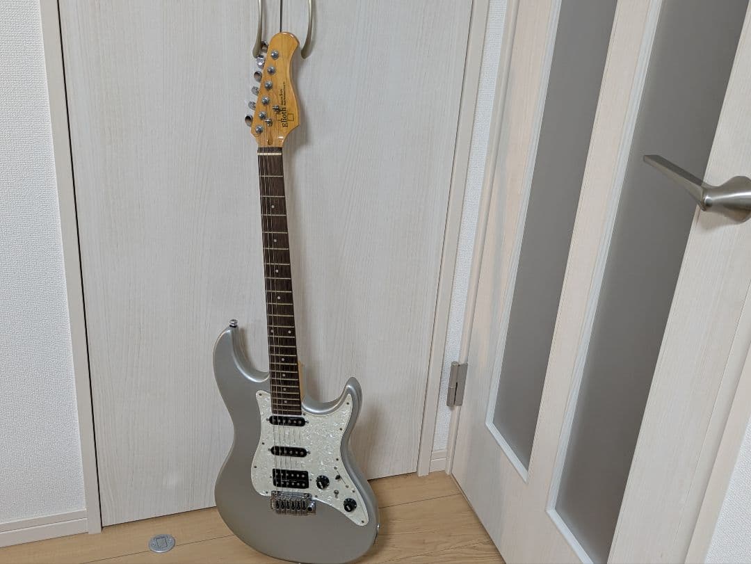 Elioth No.S305 シルバーエレキギター　ソフトケース+付属品付