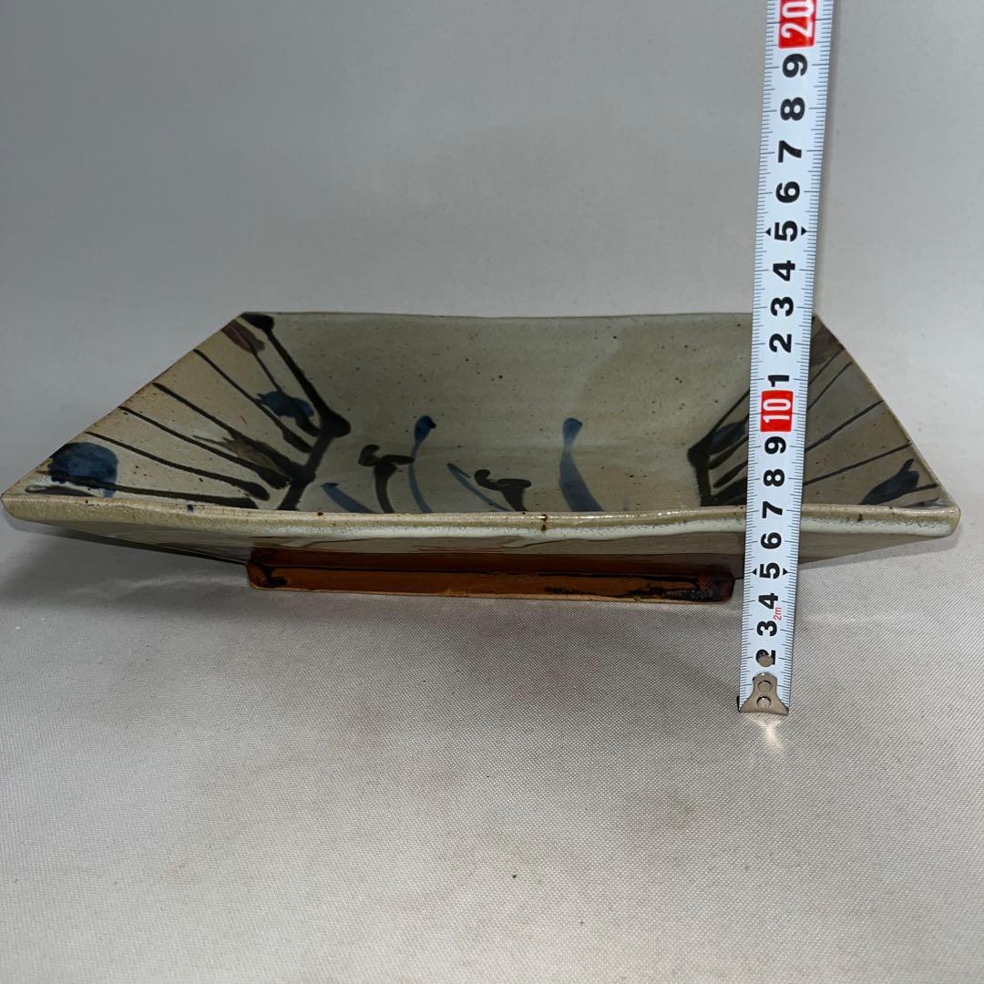 鉄砂草花文　角皿　佐久間賢司作　識箱