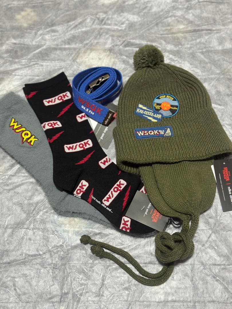 ストレンジャーシングス ニコアンドWSQK ニット帽 靴下 ベルトSET