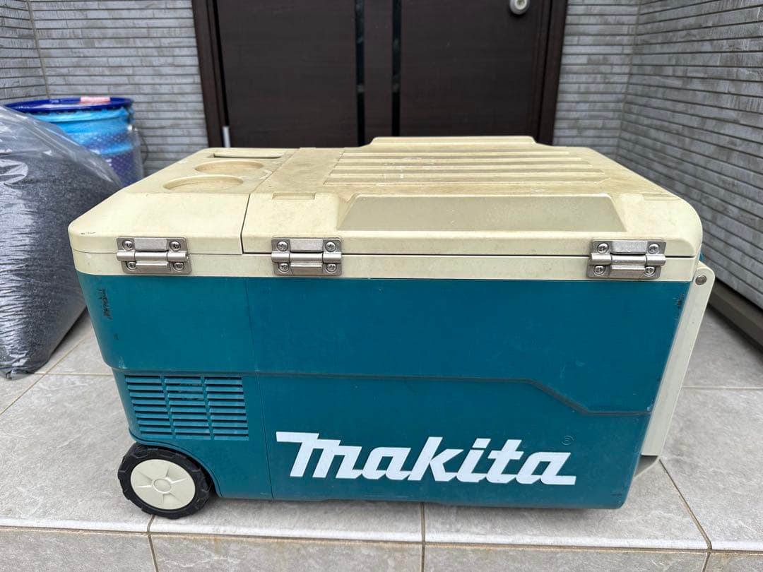 マキタ 充電式保冷温庫 CW180D ジャンク品
