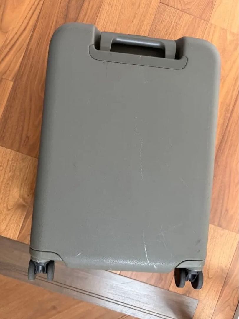 moln（モルン）　キャリーオンスーツケース・モス（緑）