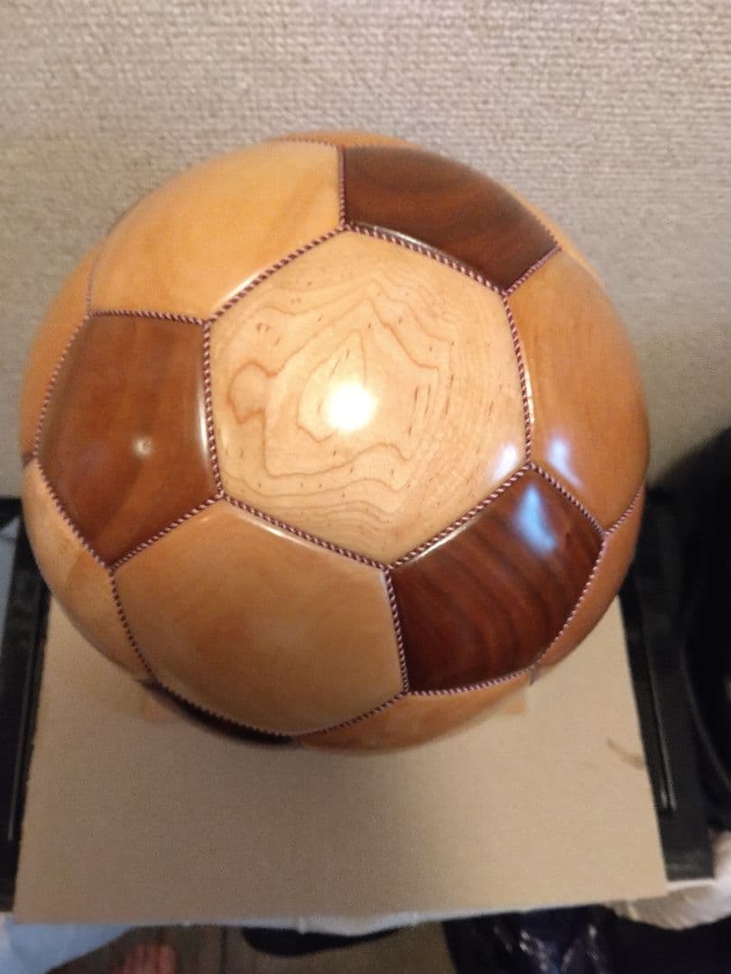 限定価格〓木製サッカーボール型装飾品
