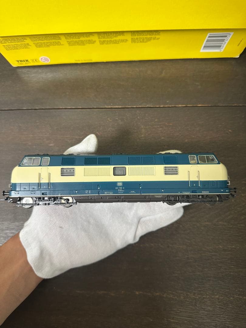 TRIX HOスケール BR221ディーゼル機関車 / DB 221 118-3